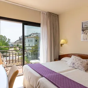 https://hotel-avenida-tossa-de-mar.topcostabravahotels.com